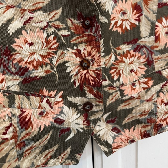 Vintage Izod Floral Patterned Vest with buckle detail. Size M 90s cottagecore - Picture 2 of 6